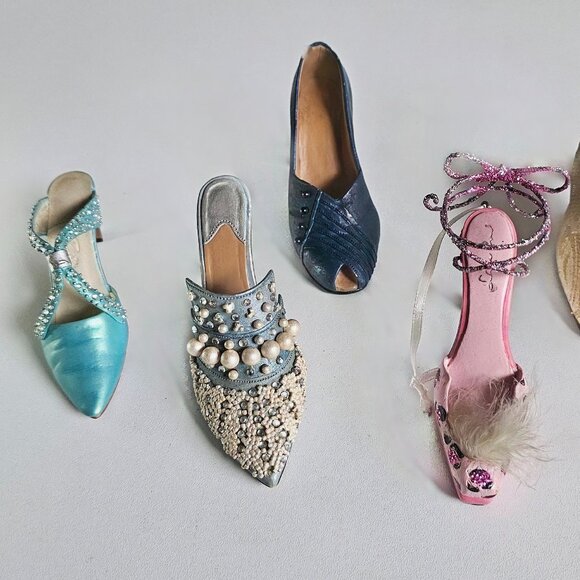Collection Of 8 Miniature Collectible Shoe Figurines - Picture 2 of 9